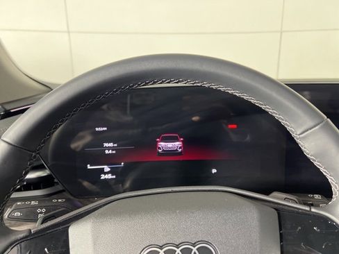 Used 2025 Audi Q5 Premium w/ Convenience Package image 22