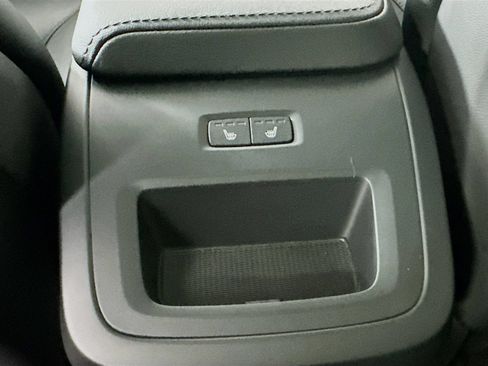Used 2025 Volvo XC60 B5 Core AWD/4WD image 36