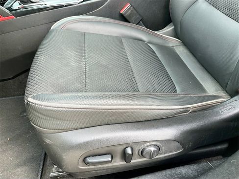 Used 2021 Chevrolet TrailBlazer RS w/ Technology Package image 19