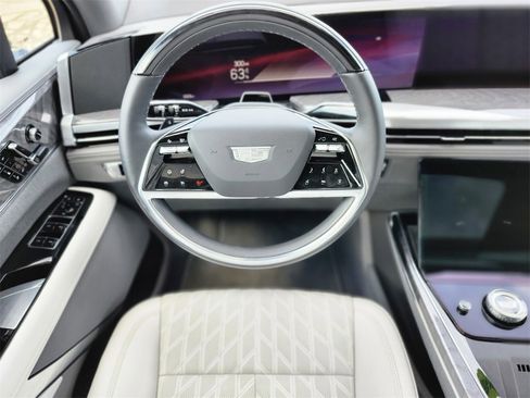 Used 2025 Cadillac Escalade IQ Luxury 1 w/ LPO, Radiant Package image 11