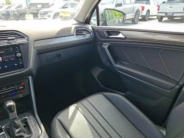 Used 2024 Volkswagen Tiguan SE AWD/4WD image 16