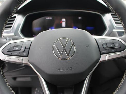 Used 2024 Volkswagen Tiguan SE image 16