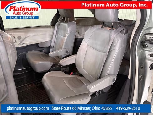Used 2023 Toyota Sienna XLE AWD/4WD image 28