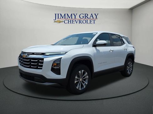 New 2027 Chevrolet Equinox LT w/ Convenience Package II FWD image 1