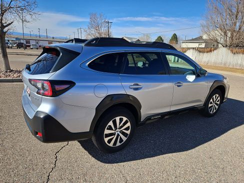 Certified 2025 Subaru Outback Premium image 4