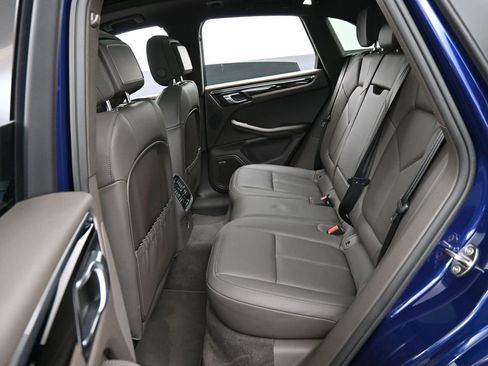 Certified 2025 Porsche Macan AWD/4WD image 25
