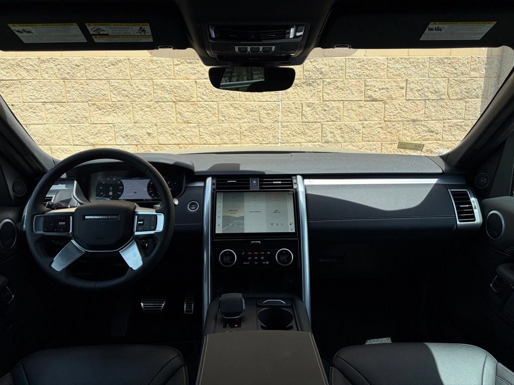 Certified 2025 Land Rover Discovery Dynamic SE AWD/4WD image 18