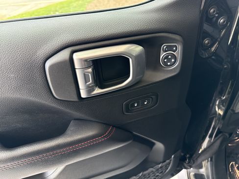 Used 2022 Jeep Wrangler Unlimited Rubicon w/ LED Lighting Group AWD/4WD image 15