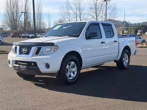 Used 2013 Nissan Frontier SV image 3