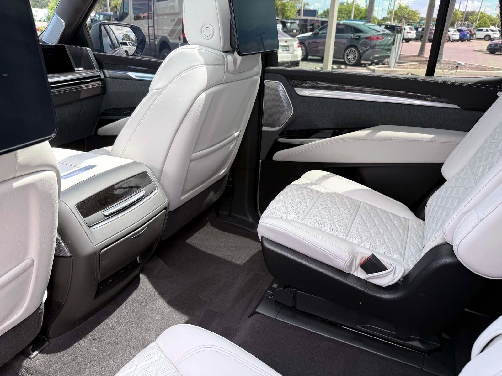 Used 2026 Cadillac Escalade V w/ LPO, Onyx Lite Package AWD/4WD image 15