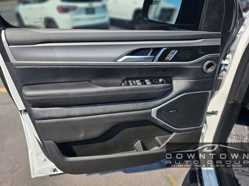 New 2026 Jeep Grand Wagoneer L Limited w/ Convenience Group I AWD/4WD image 16