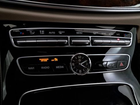 Used 2018 Mercedes-Benz E 300 4MATIC image 33