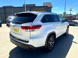 Used 2019 Toyota Highlander XLE image 3
