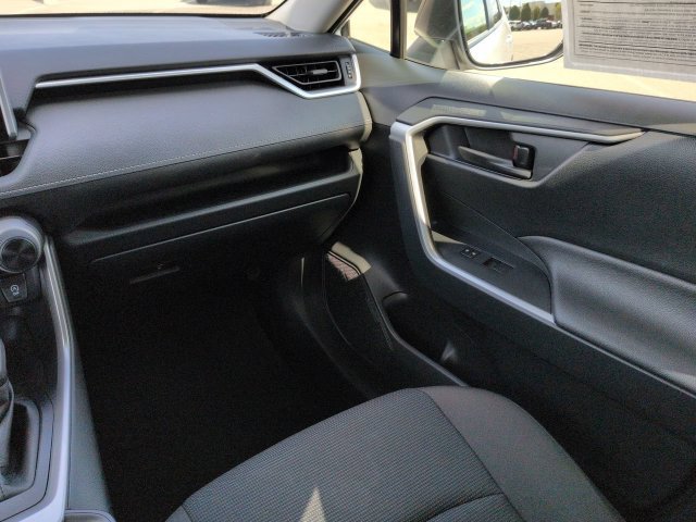 Certified 2025 Toyota RAV4 LE FWD image 18