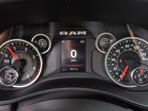 Used 2024 RAM 5500 Tradesman w/ Chrome Appearance Group AWD/4WD image 32