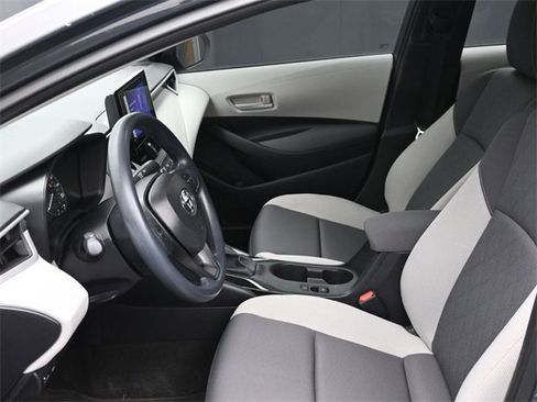 Used 2025 Toyota Corolla LE image 20