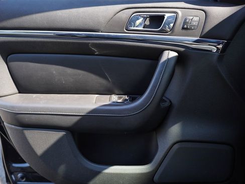 Used 2014 Lincoln MKS image 36