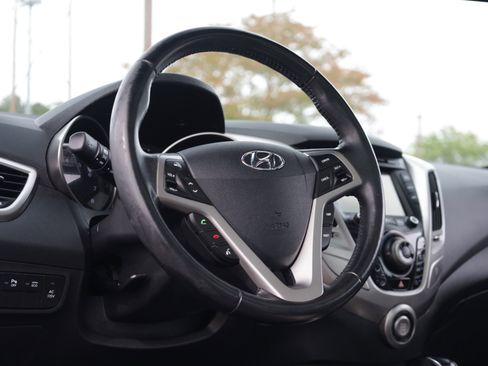 Used 2013 Hyundai Veloster w/ Tech Pkg FWD image 7