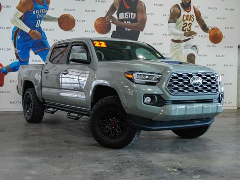 Used 2022 Toyota Tacoma TRD Sport AWD/4WD image 2