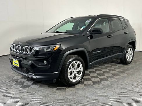 Used 2024 Jeep Compass Latitude image 13