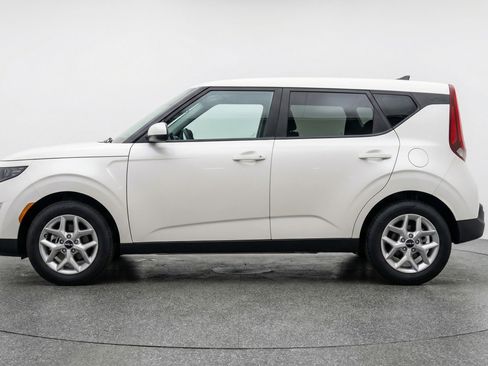 Used 2025 Kia Soul LX w/ LX Technology Package FWD image 5