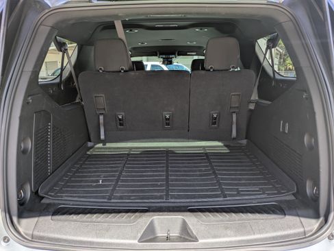 Used 2025 Chevrolet Suburban LS image 7