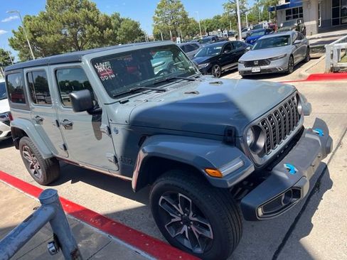 Used 2024 Jeep Wrangler Unlimited AWD/4WD image 5