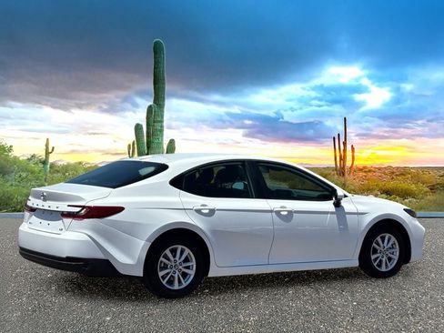 Used 2026 Toyota Camry LE FWD image 5