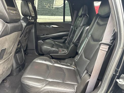 Used 2017 Cadillac Escalade Platinum AWD/4WD image 23