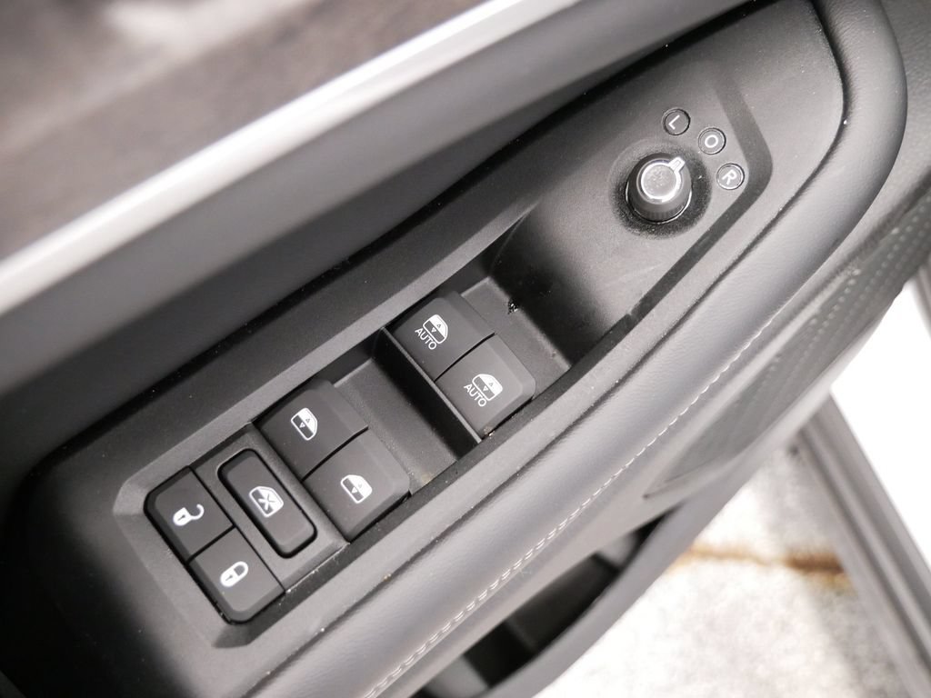 New 2026 Jeep Grand Cherokee Altitude AWD/4WD image 18
