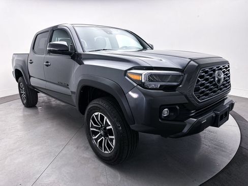 Used 2023 Toyota Tacoma TRD Off-Road w/ Advanced Technology Package AWD/4WD image 9