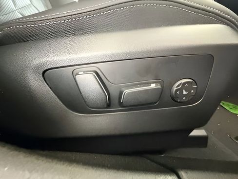 Used 2025 BMW 530i w/ Premium Package image 37