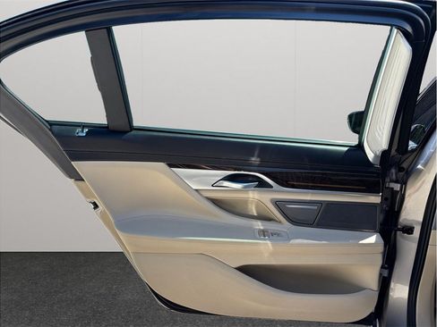 Used 2016 BMW 750i RWD image 41