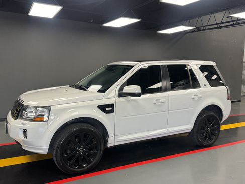 Used 2015 Land Rover LR2 HSE AWD/4WD image 2