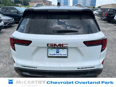 Used 2026 GMC Terrain Elevation w/ Elevation Premium Package FWD image 4