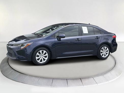 Used 2020 Toyota Corolla LE FWD image 1