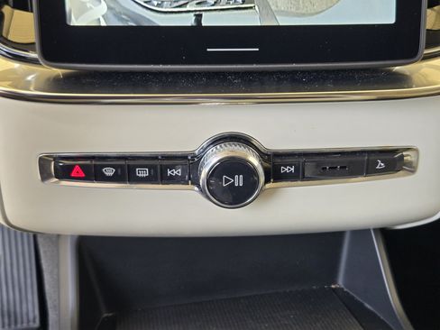 Used 2026 Volvo XC90 B6 Ultra AWD/4WD image 17