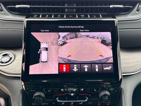 New 2025 Jeep Grand Cherokee L Limited w/ Luxury Tech Group II RWD image 19