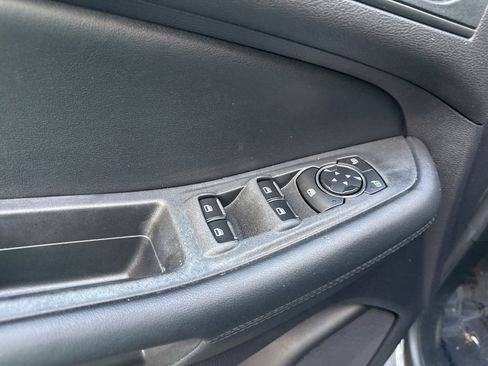 Used 2020 Ford Edge SE image 18