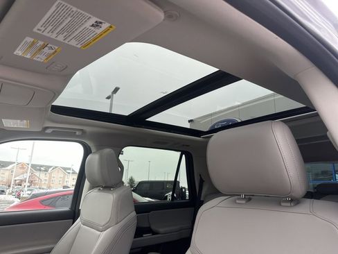 Used 2025 Ford Expedition Active image 12