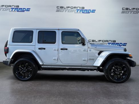 Used 2024 Jeep Wrangler Sahara AWD/4WD image 4