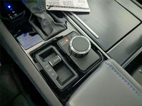 New 2025 Toyota Tundra Platinum AWD/4WD image 18