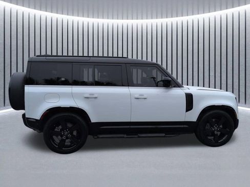 Used 2024 Land Rover Defender 110 X-Dynamic SE image 4