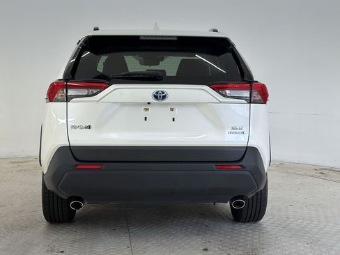 Certified 2022 Toyota RAV4 XLE Premium AWD/4WD image 10