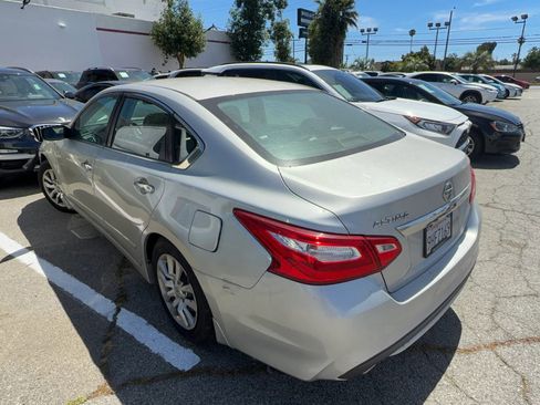Used 2016 Nissan Altima 2.5 S w/ Power Driver Seat Package FWD image 4