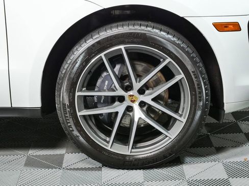 Used 2023 Porsche Macan AWD/4WD image 28