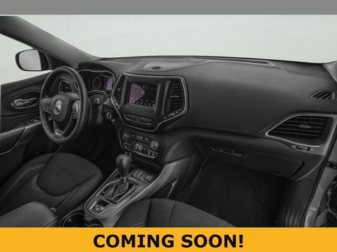 Used 2019 Jeep Cherokee Latitude Plus w/ Comfort/Convenience Group AWD/4WD image 10