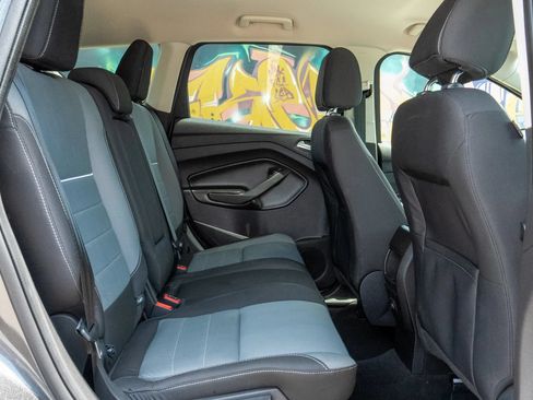 Used 2015 Ford Escape SE FWD image 38
