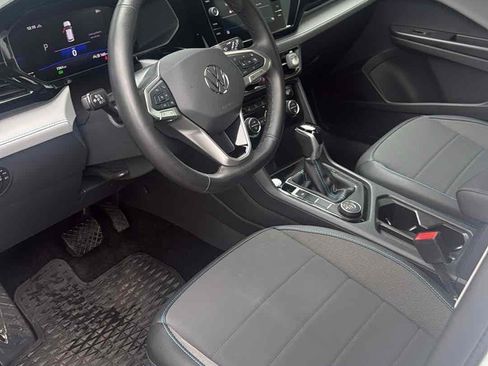 Used 2024 Volkswagen Taos SE image 9