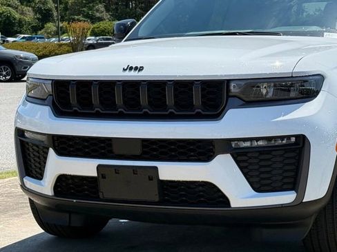 New 2026 Jeep Grand Cherokee Limited w/ Limited Altitude Package AWD/4WD image 10
